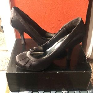 Womens black 1 1/2 inch heel